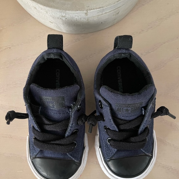 Size 5 navy blue slip on converse - Picture 5 of 7